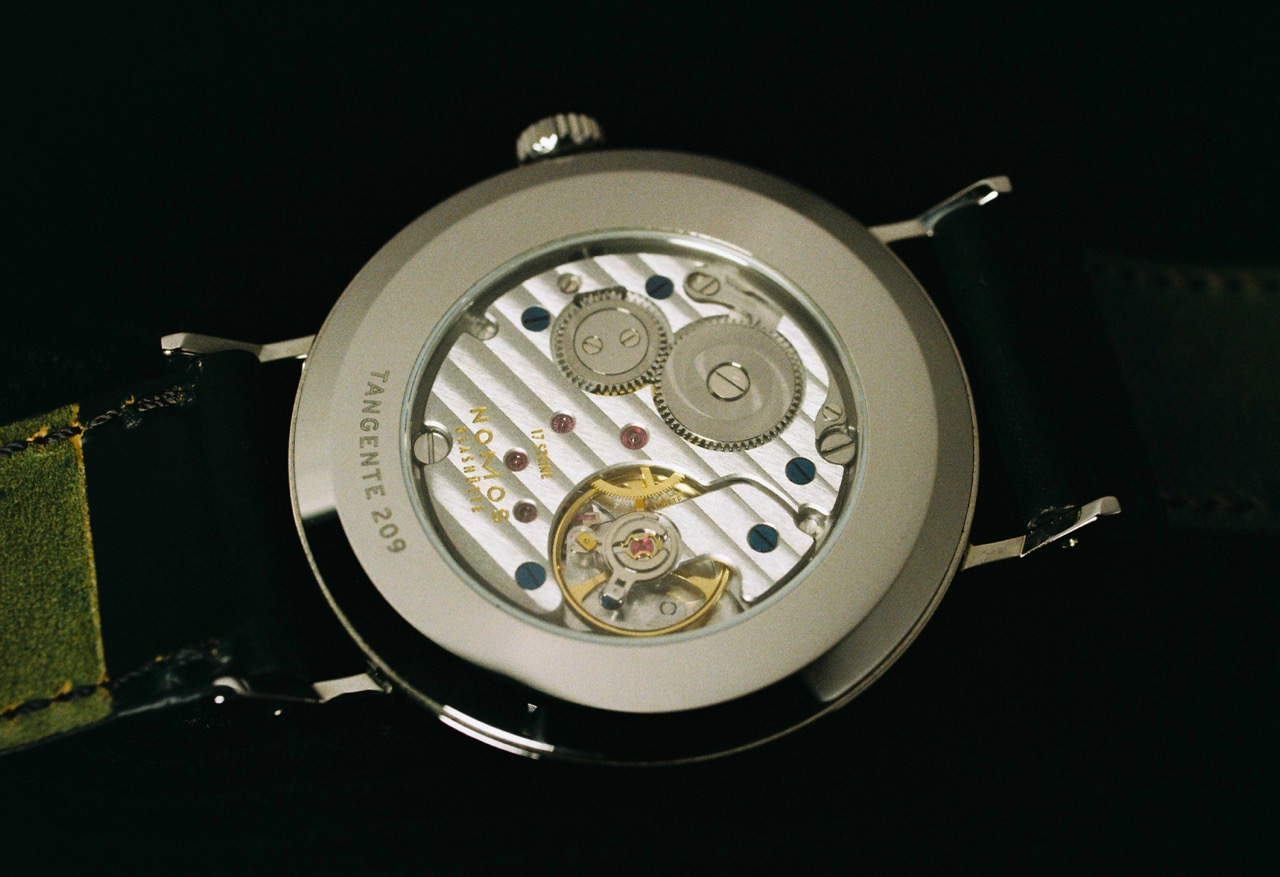 Nomos Tangente